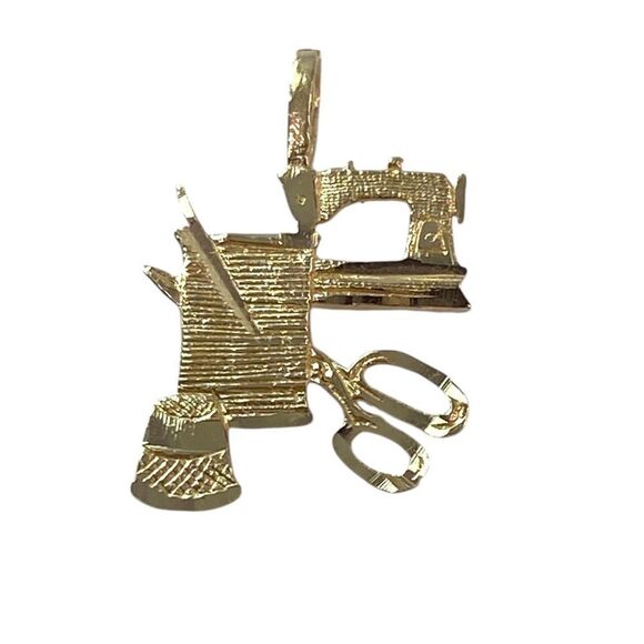Vintage 14k Gold Diamond Cut Crafters Sewing Charm Pendant - Picture 1 of 5